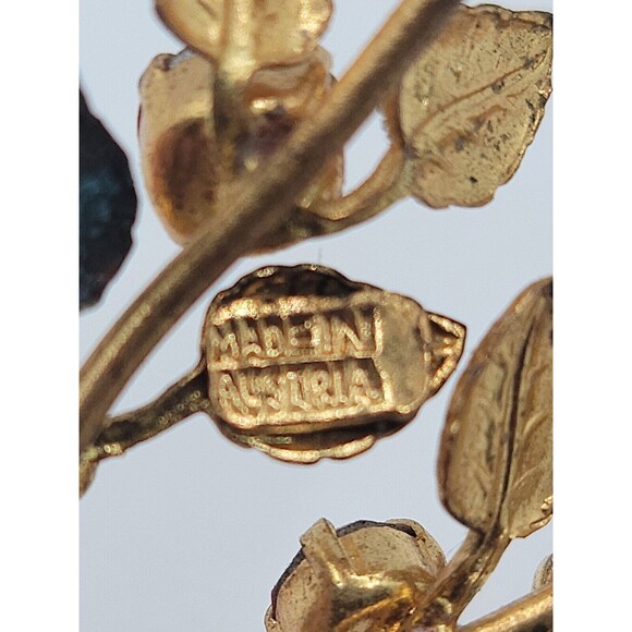 Vintage Signed MADE IN AUSTRIA Aurora Borealis Rhinestone Brooch Pin - Picture 3 of 3